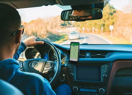 Airvent Verstelbare Recyclebare Autohouder - Zwart - Just Green Bigben Connected Airvent Verstelbare Recyclebare Autohouder - Zwart - Just Green -Brodit Shop 550x397 2